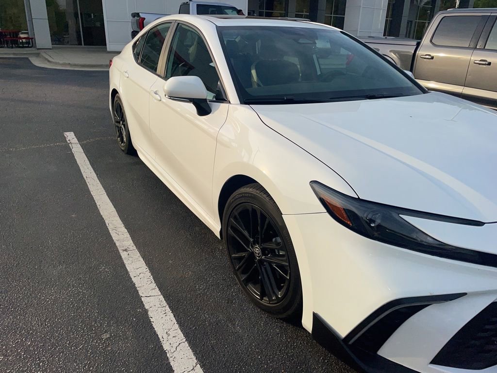 Used 2025 Toyota Camry SE w/ Convenience Package FWD image 6