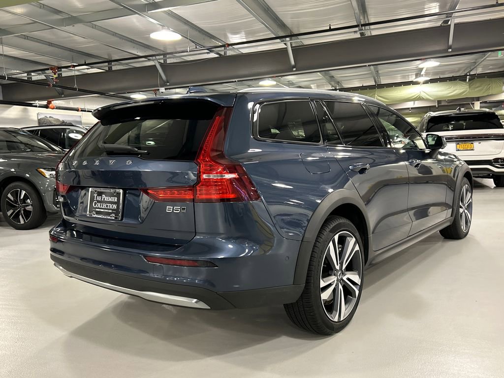 Certified 2025 Volvo V60 B5 Cross Country Plus AWD/4WD image 2