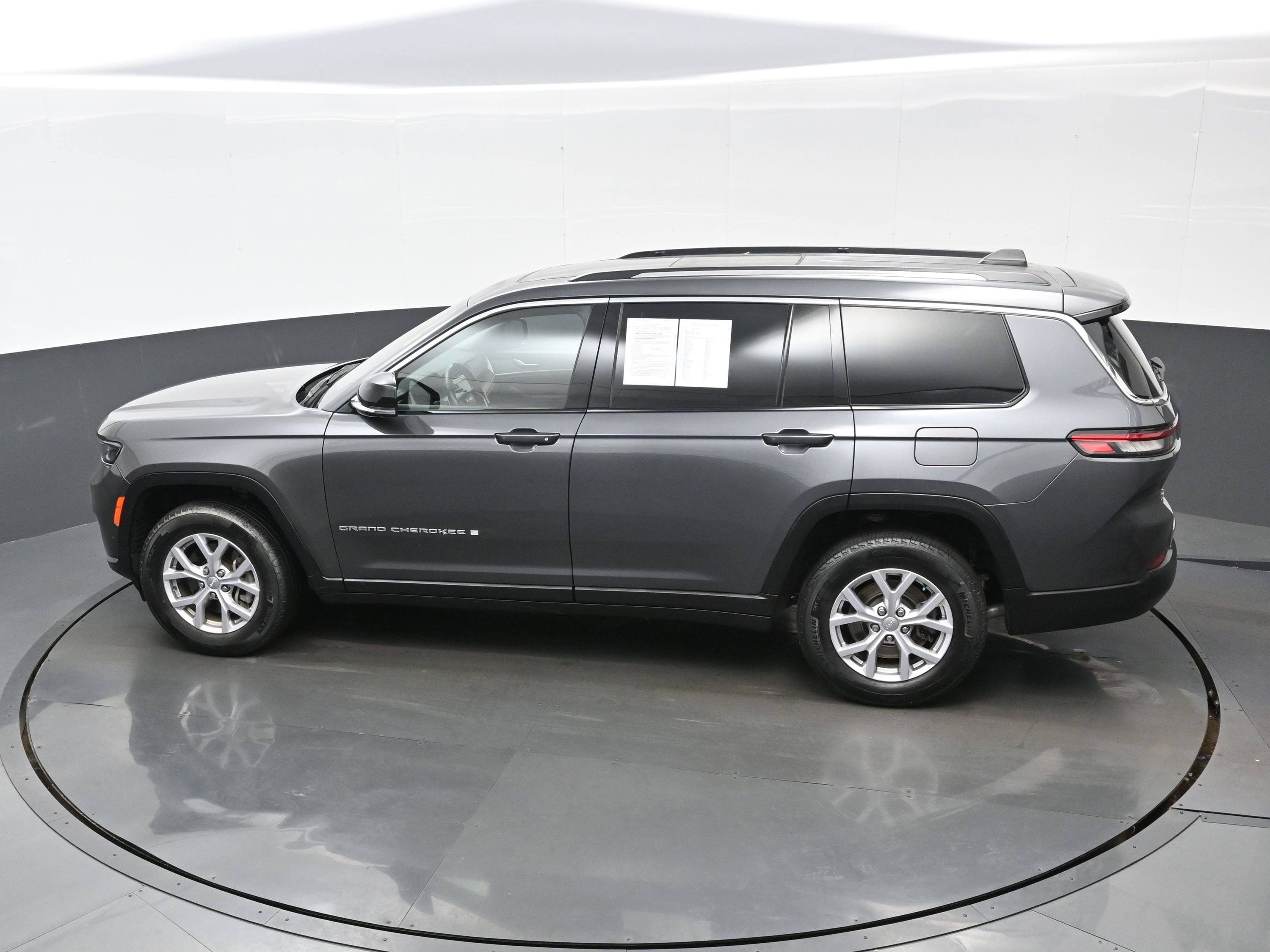 Used 2022 Jeep Grand Cherokee L Limited w/ Luxury Tech Group II image 33