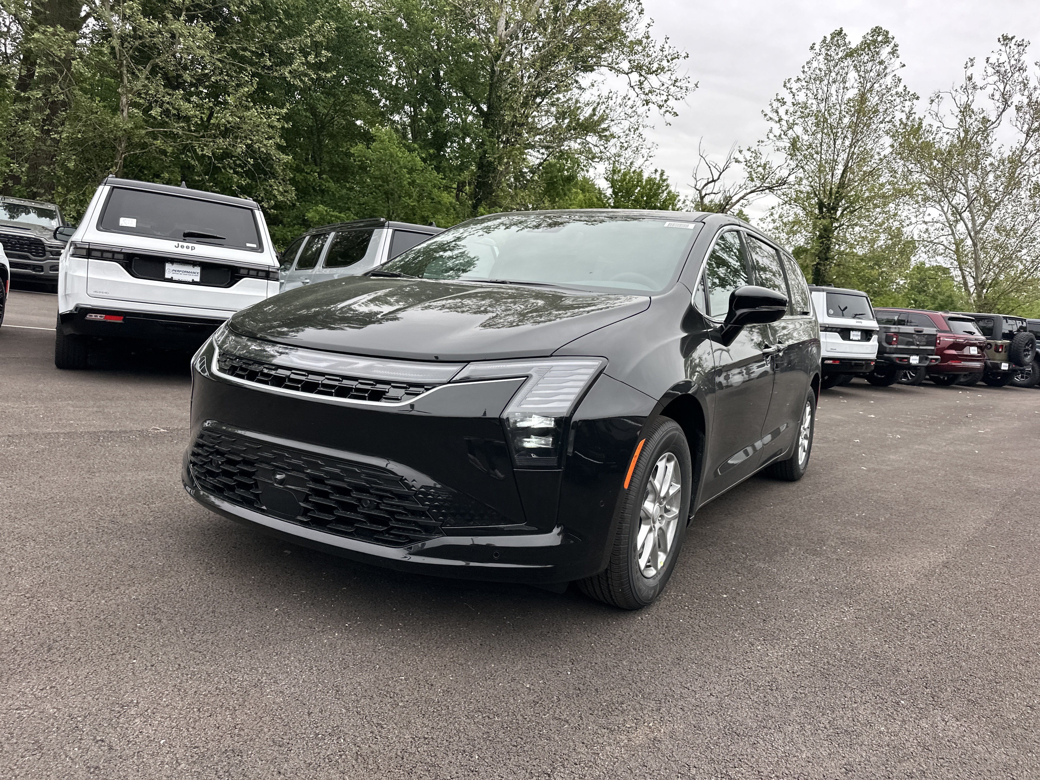 New 2027 Chrysler Pacifica Select w/ Family Tech Group FWD image 21