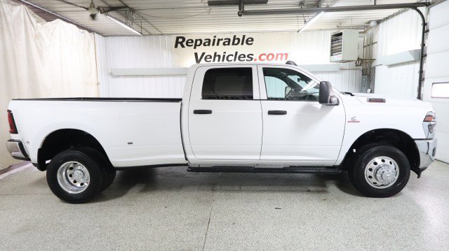 Used 2025 RAM 3500 Tradesman w/ Chrome Appearance Group AWD/4WD image 4