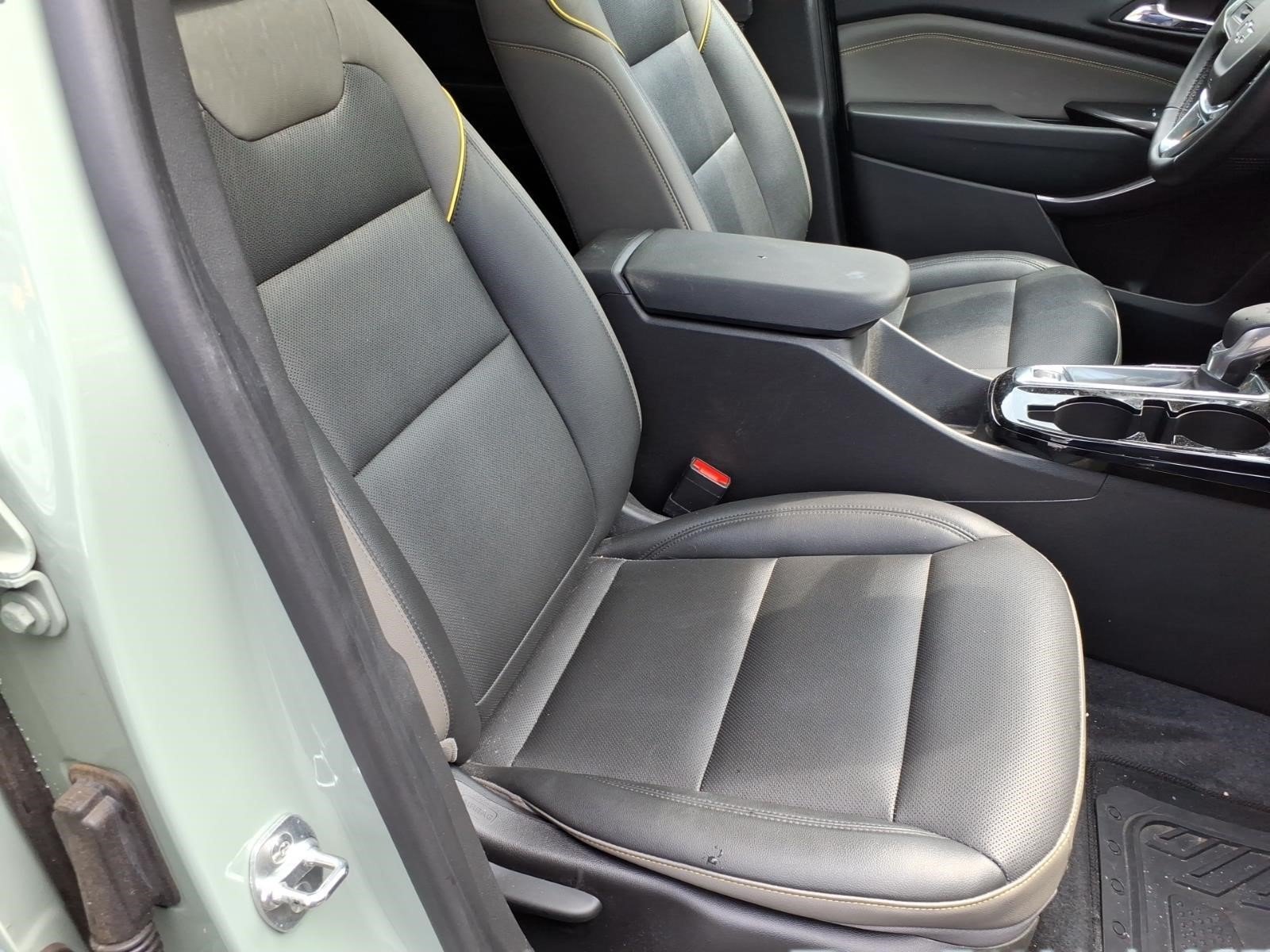 Used 2025 Chevrolet Trax ACTIV w/ Sunroof Package FWD image 6