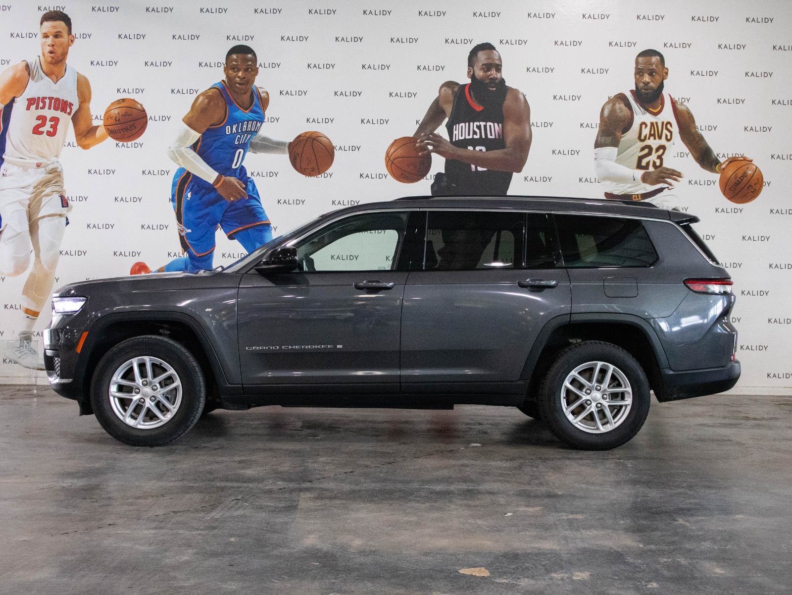 Used 2023 Jeep Grand Cherokee L Laredo RWD image 16