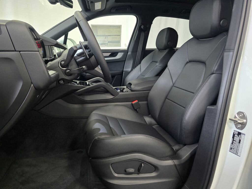 New 2025 Porsche Cayenne image 5