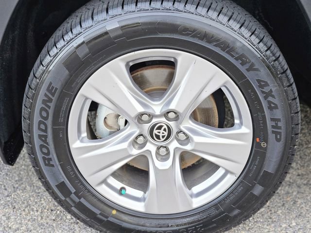 Used 2025 Toyota RAV4 XLE FWD image 10