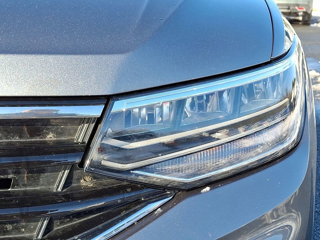 Used 2024 Volkswagen Tiguan SE R-Line image 9