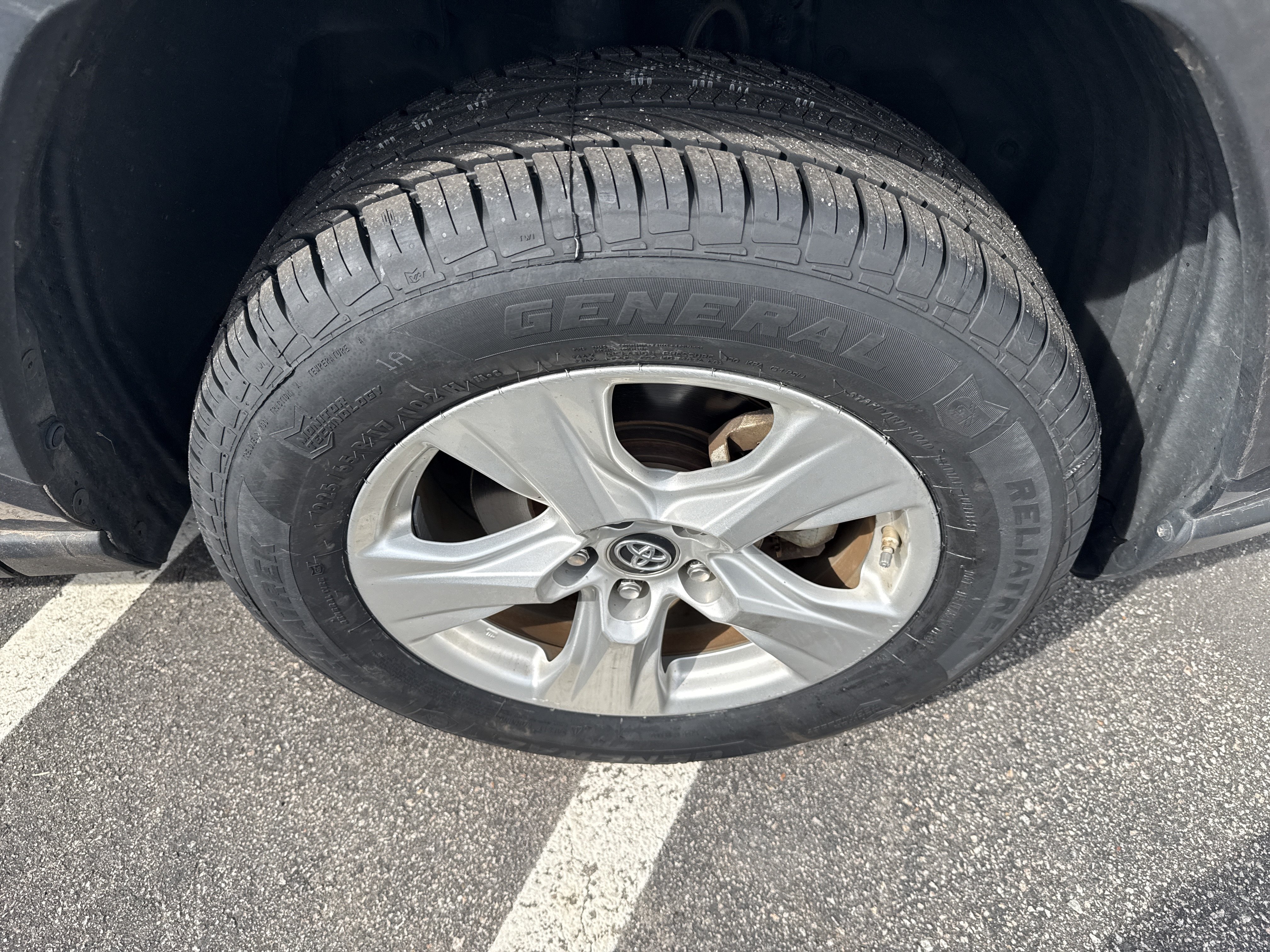 Used 2019 Toyota RAV4 XLE AWD/4WD image 9