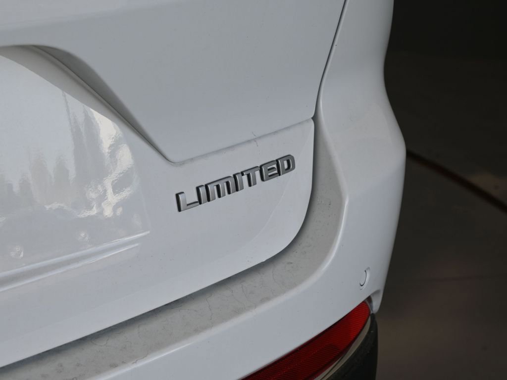 New 2025 Jeep Grand Cherokee Limited w/ Luxury Tech Group II image 9