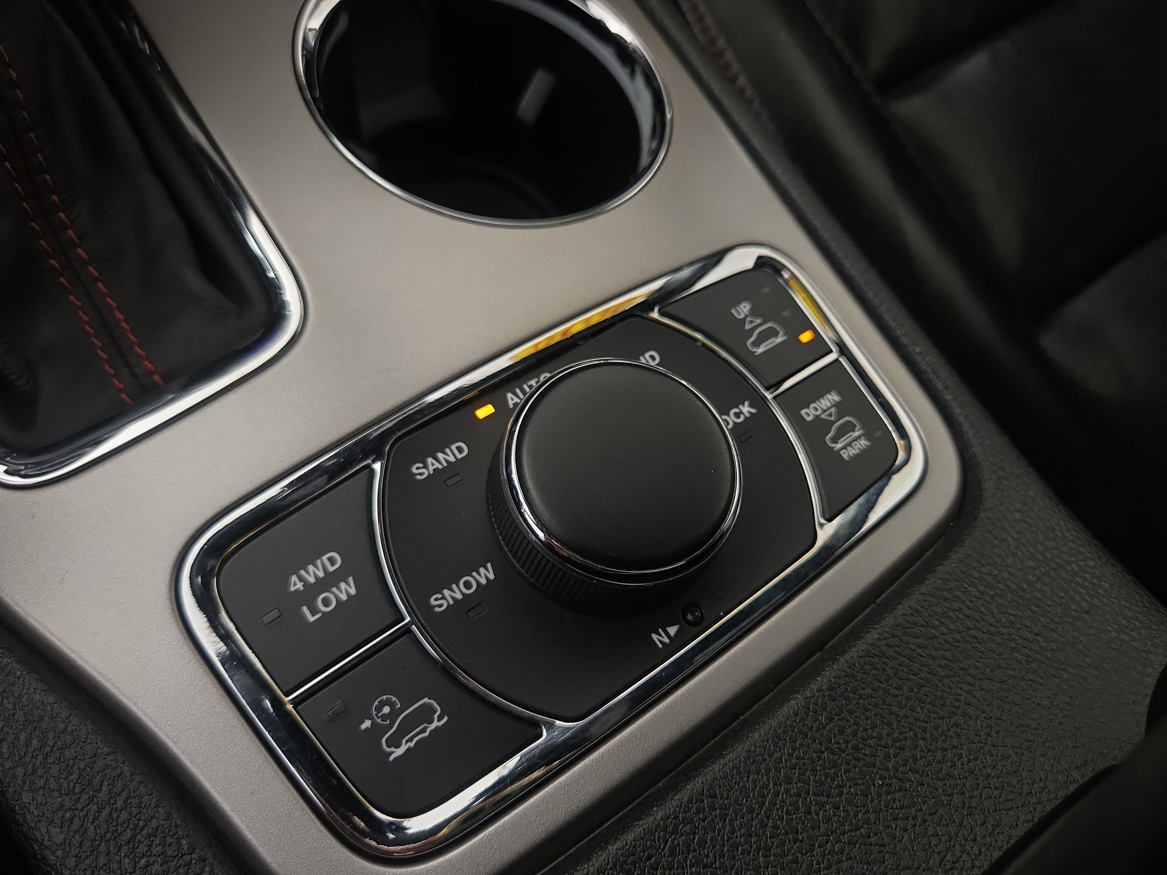 Used 2019 Jeep Grand Cherokee Trailhawk w/ Trailhawk Luxury Group AWD/4WD image 31