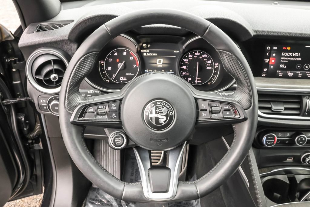 Used 2023 Alfa Romeo Stelvio Ti image 20