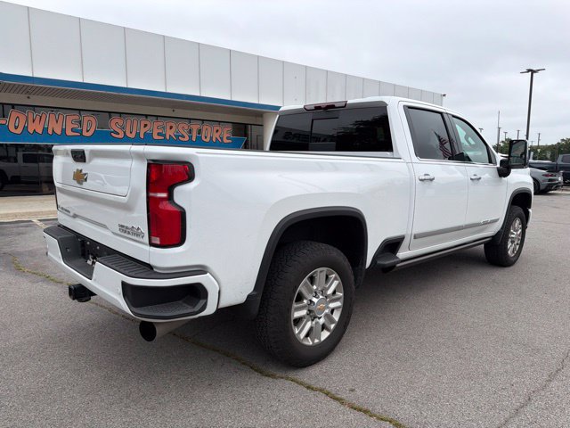 Used 2024 Chevrolet Silverado 2500 High Country AWD/4WD image 3