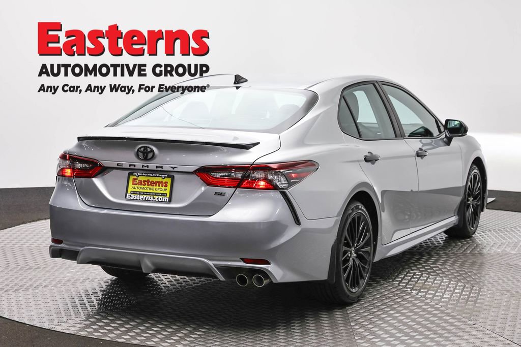Used 2022 Toyota Camry SE FWD image 5