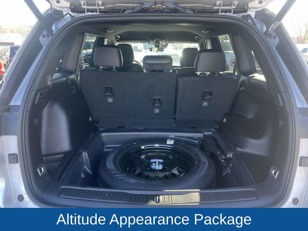 Certified 2025 Jeep Grand Cherokee Altitude image 20