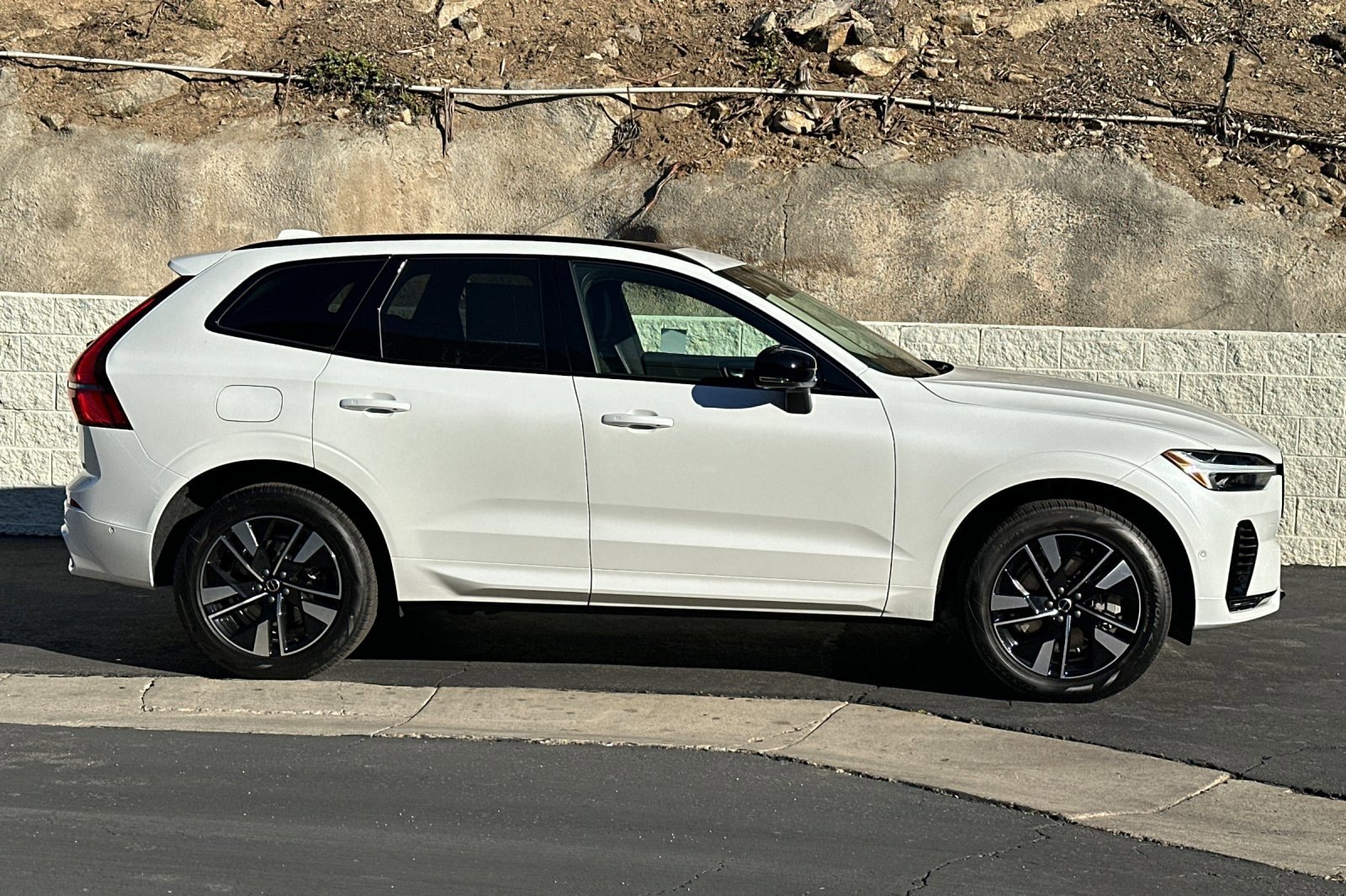 New 2026 Volvo XC60 T8 Plus image 4