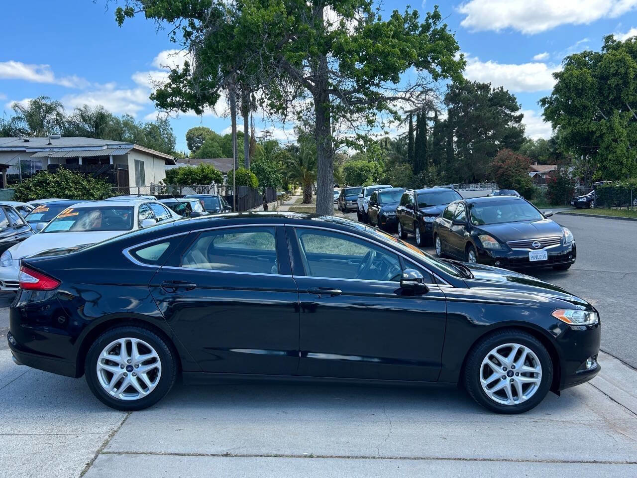 Used 2014 Ford Fusion SE w/ Equipment Group 202A FWD image 8