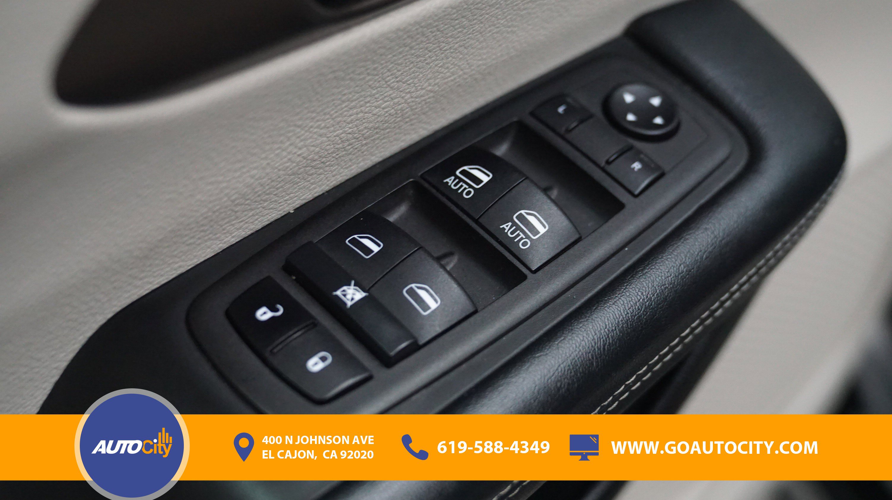 Used 2023 Chrysler Voyager LX FWD image 17