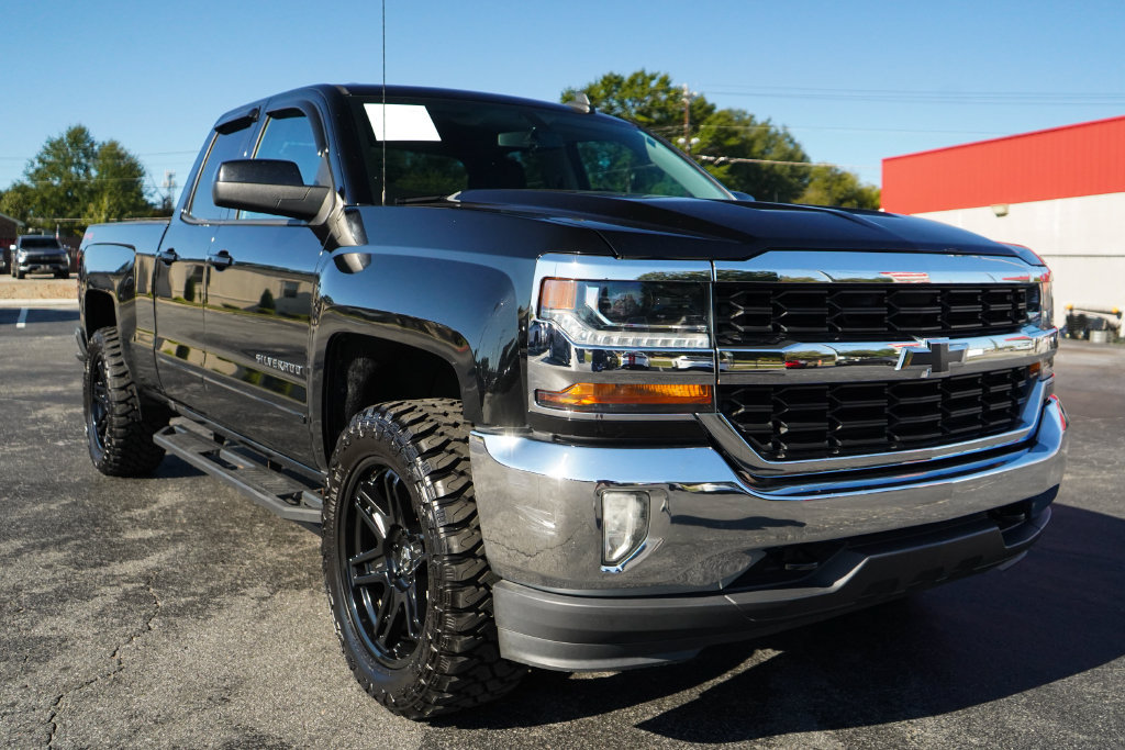 Used 2018 Chevrolet Silverado 1500 LT w/ All Star Edition AWD/4WD image 37