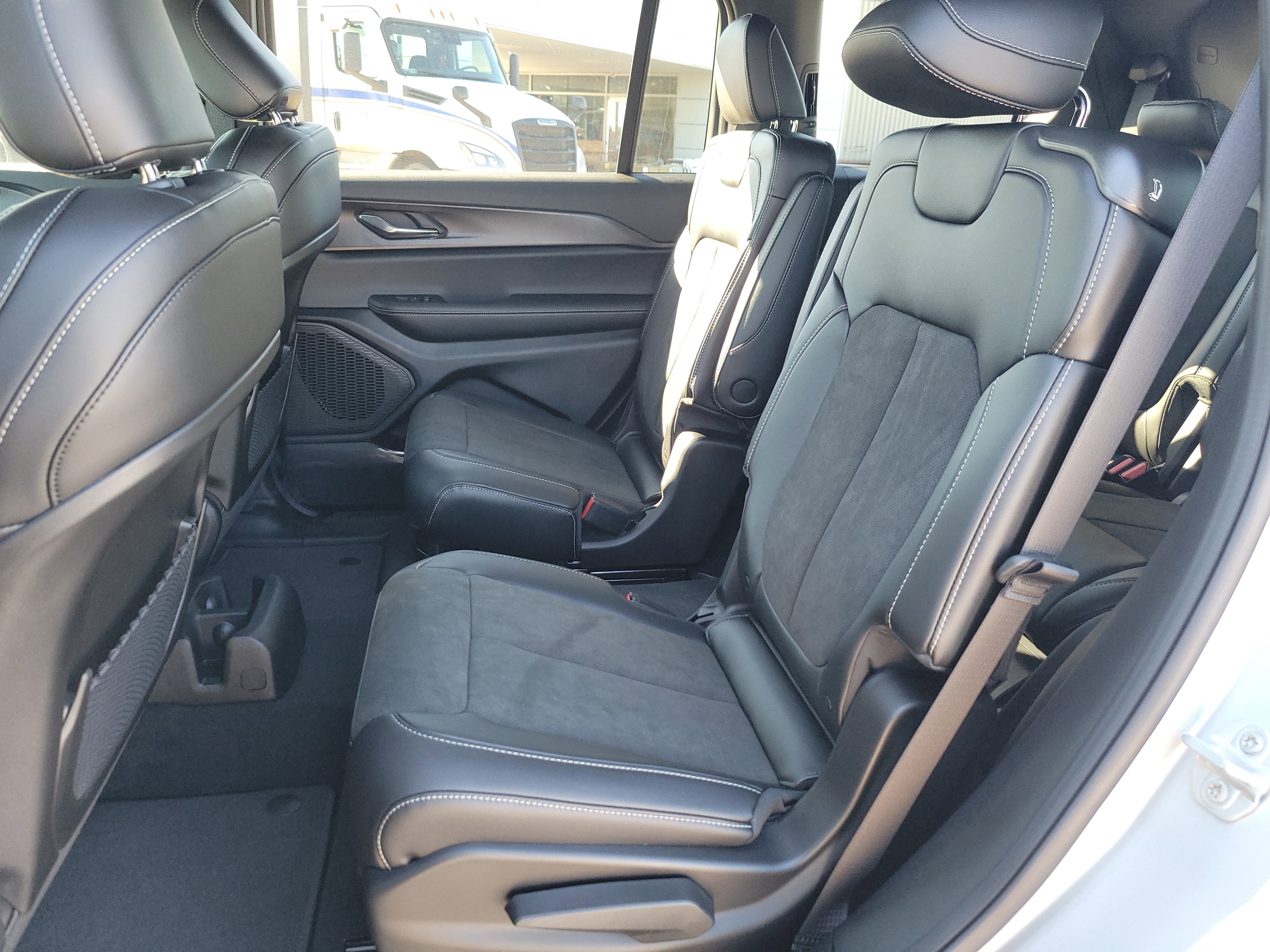 New 2025 Jeep Grand Cherokee L Altitude image 16