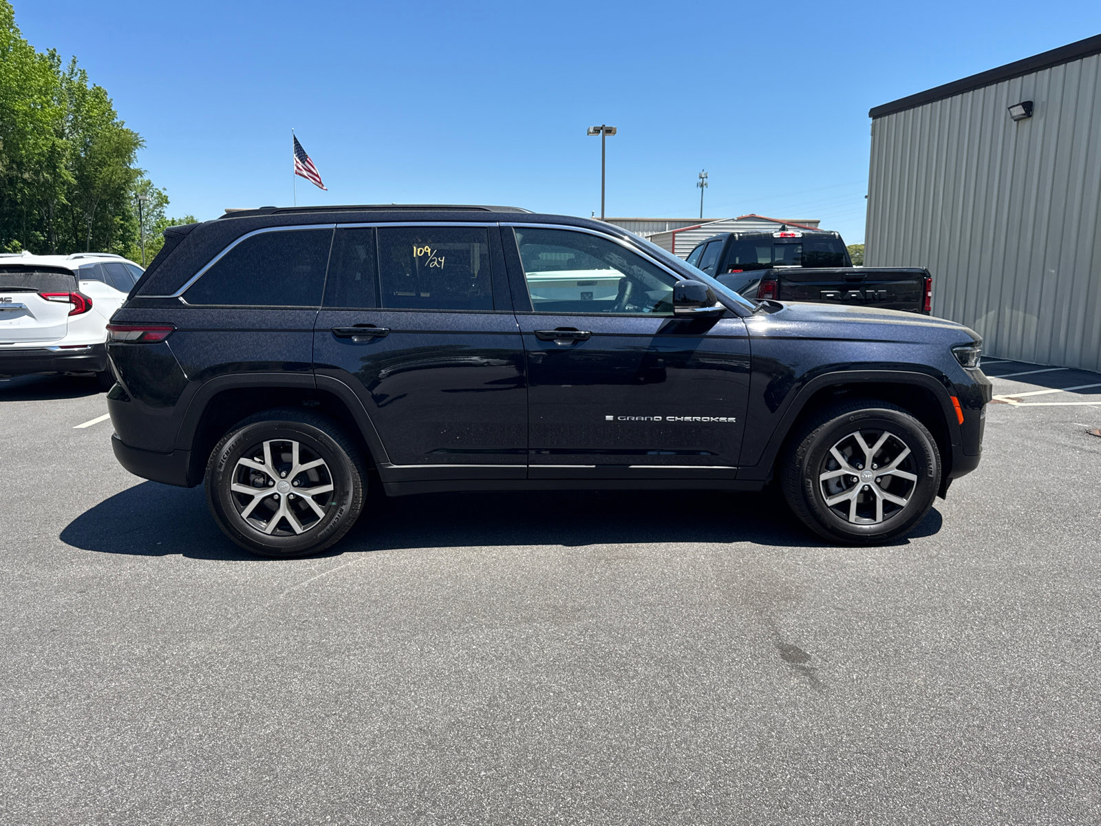 Used 2024 Jeep Grand Cherokee Limited image 4