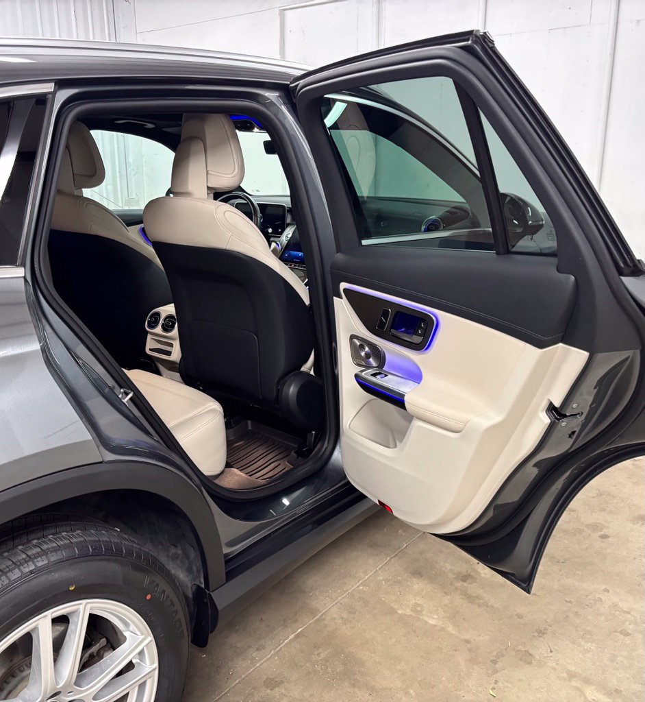 Used 2023 Mercedes-Benz GLC 300 image 19