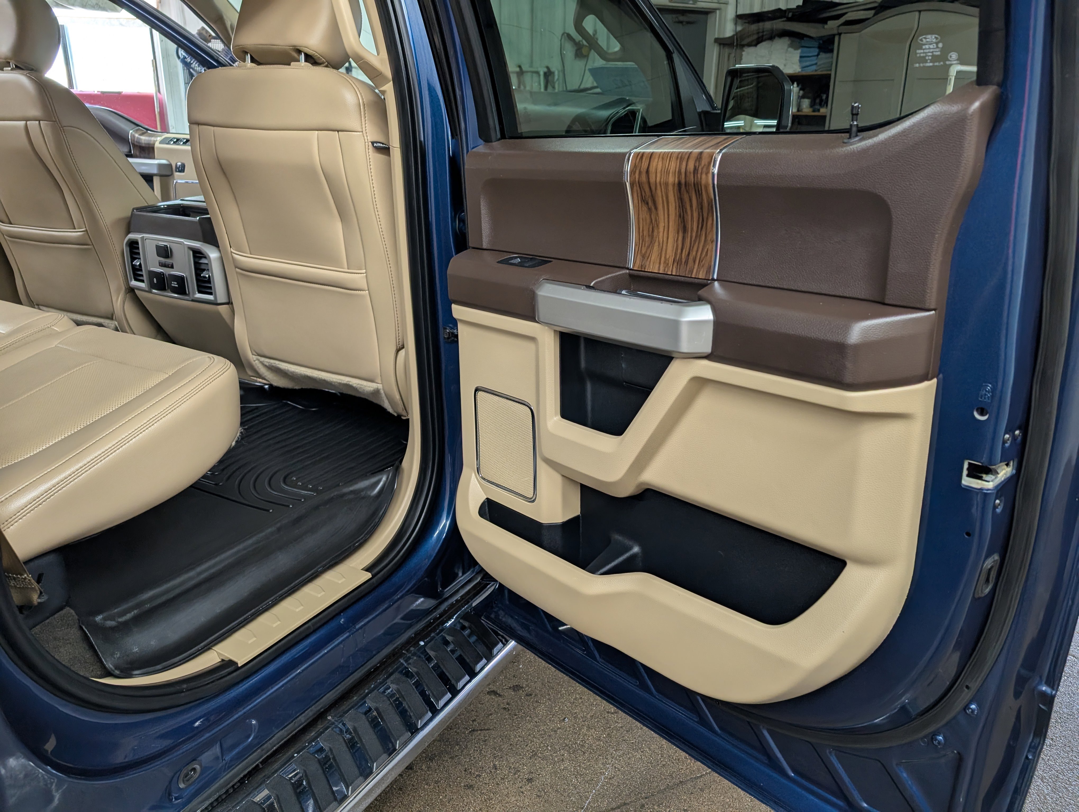 Used 2018 Ford F150 Lariat w/ Equipment Group 502A Luxury image 8