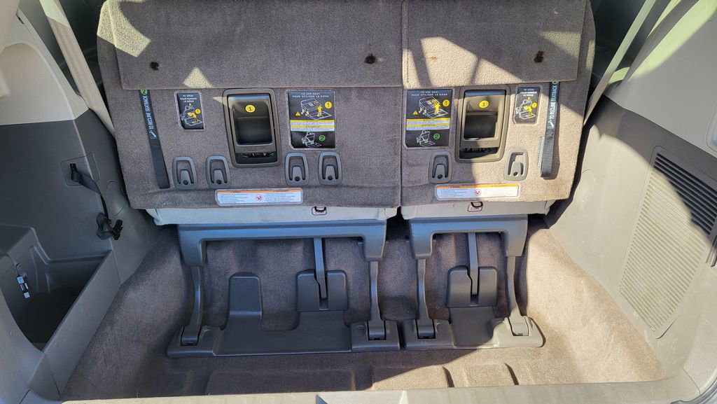 Used 2018 Toyota Sienna XLE w/ XLE Navigation Package image 12