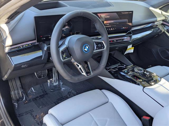 New 2026 BMW i5 eDrive40 w/ Executive Package image 3
