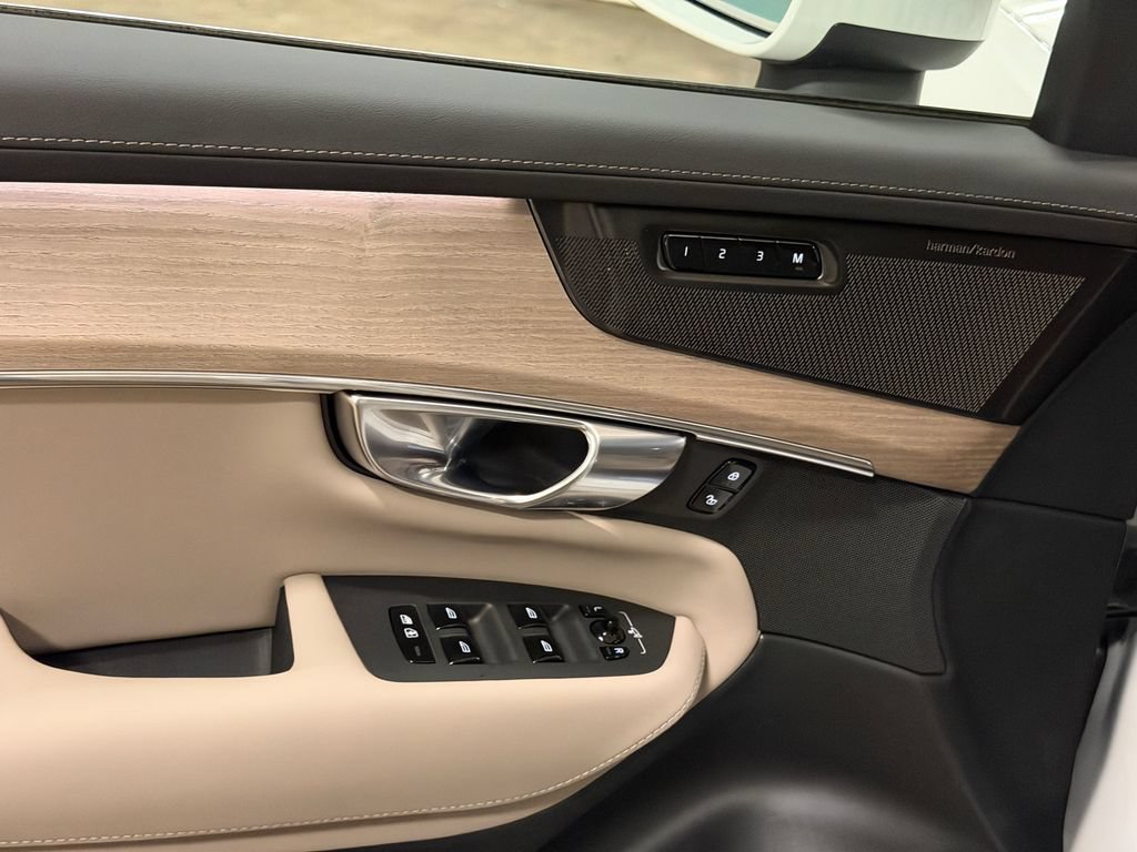 New 2026 Volvo XC90 B6 Ultra w/ Protection Package Premier AWD/4WD image 10