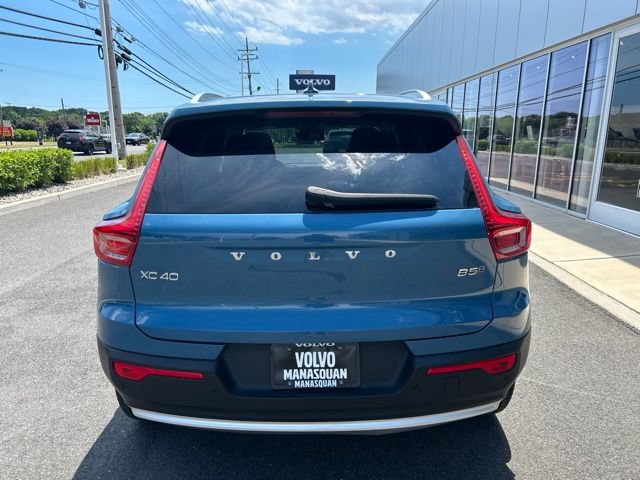 Certified 2025 Volvo XC40 B5 Core AWD/4WD image 4