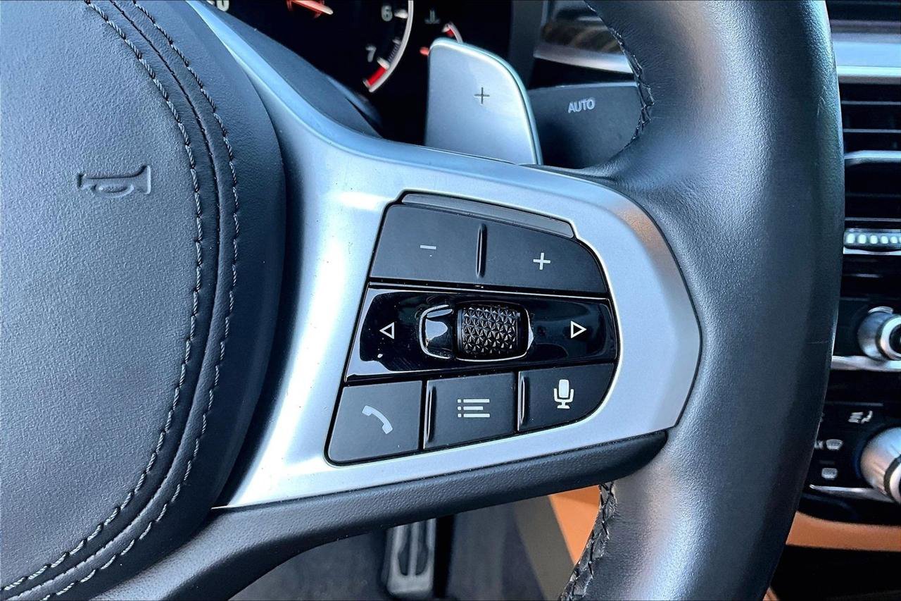 Used 2019 BMW M550i xDrive image 12