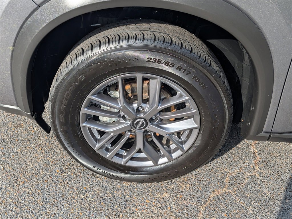 Used 2024 Nissan Rogue S image 26