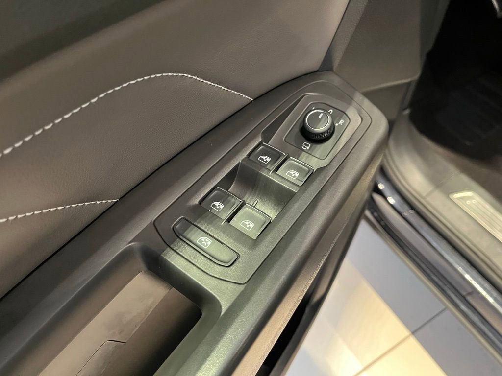 Used 2023 Volkswagen Atlas SEL Premium AWD/4WD image 17