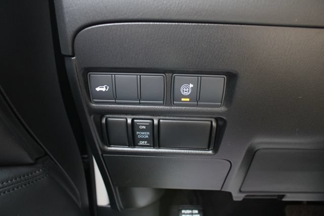 Used 2021 Nissan Armada SL w/ Captain's Chairs Package AWD/4WD image 11