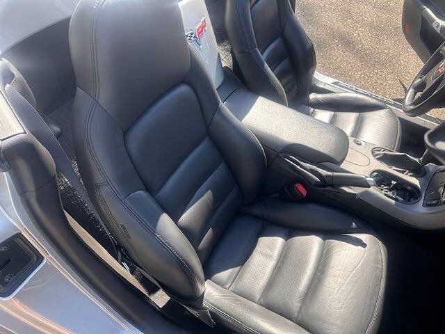 Used 2005 Chevrolet Corvette Convertible w/ Preferred Equipment Group RWD image 17
