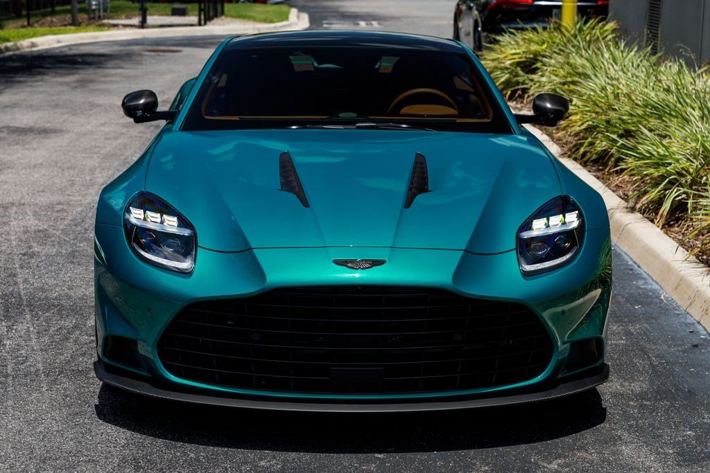 Used 2025 Aston Martin Vanquish RWD image 8