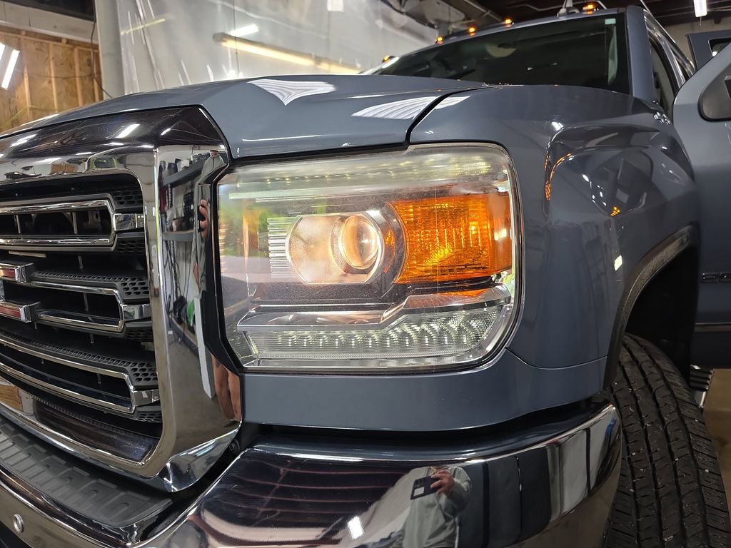 Used 2015 GMC Sierra 2500 SLT w/ Duramax Plus Package AWD/4WD image 28