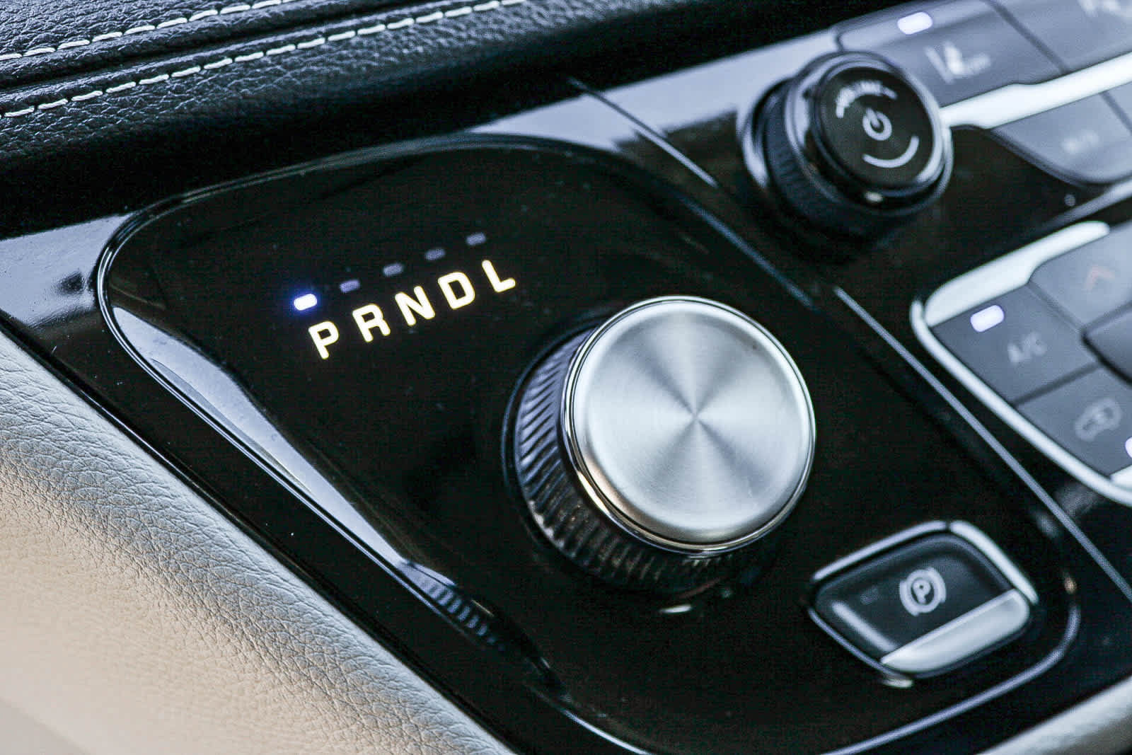 Used 2024 Chrysler Pacifica Limited FWD image 19