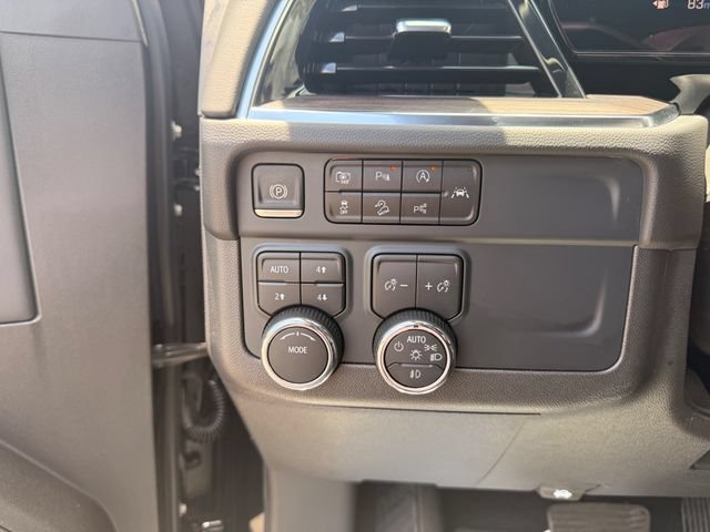 Used 2025 Chevrolet Suburban Z71 AWD/4WD image 8