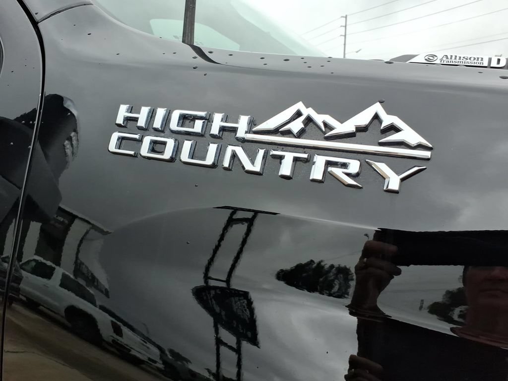 Used 2024 Chevrolet Silverado 2500 High Country w/ High Country Premium Package AWD/4WD image 10