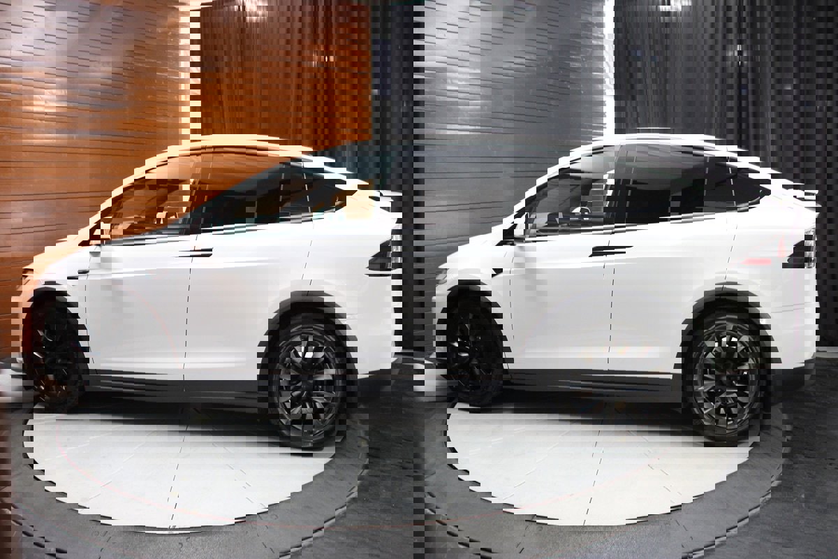 Used 2023 Tesla Model X 7 Seater AWD Driving Com 4 image 8