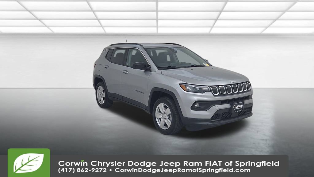 Used 2022 Jeep Compass Latitude image 3