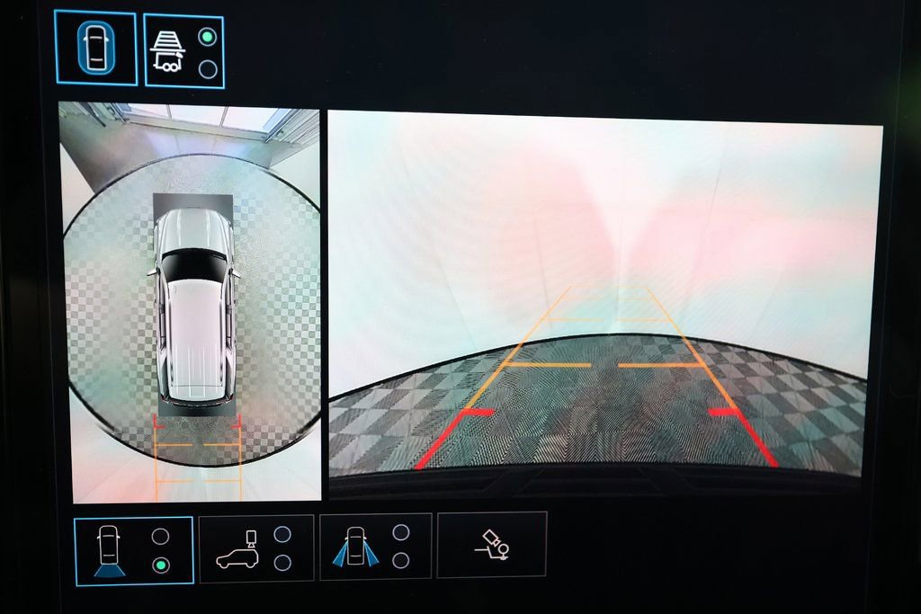 Used 2025 GMC Yukon AT4 Ultimate w/ LPO, Illumination Package image 35