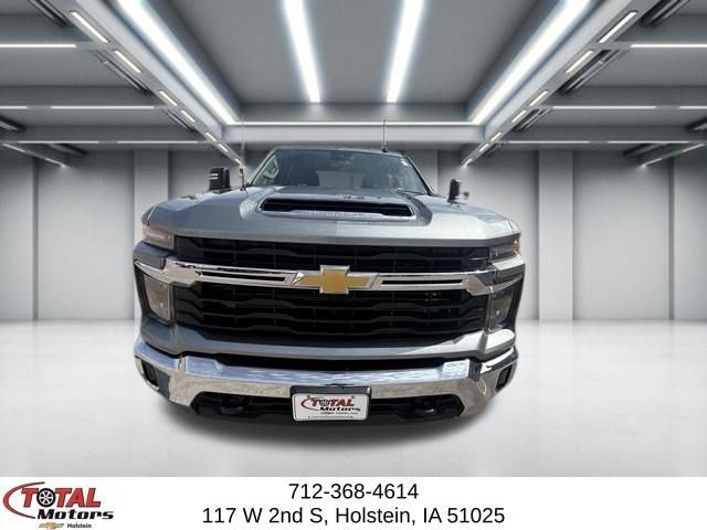 Used 2025 Chevrolet Silverado 2500 LT w/ Convenience Package AWD/4WD image 3