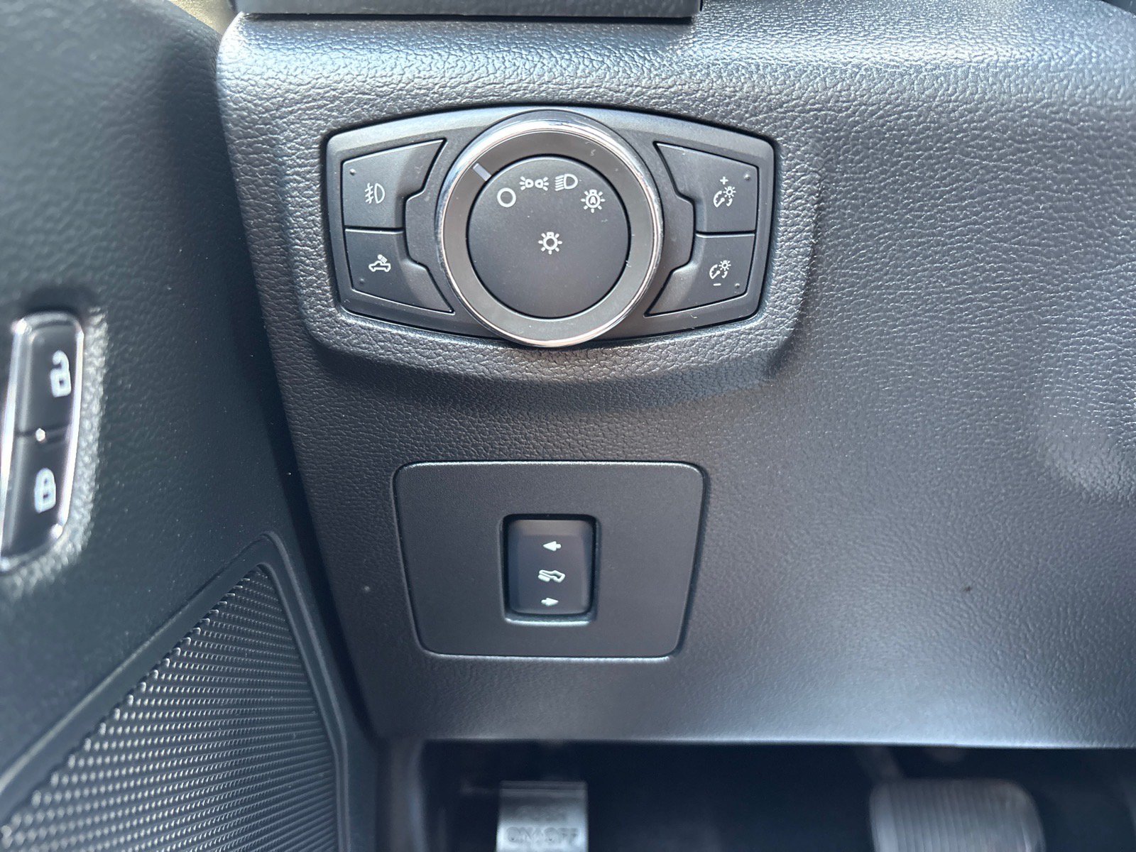 Used 2016 Ford F150 XLT w/ Equipment Group 302A Luxury AWD/4WD image 26