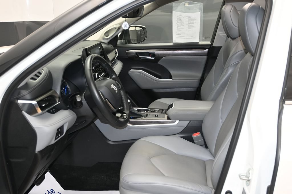 Used 2021 Toyota Highlander Limited AWD/4WD image 9