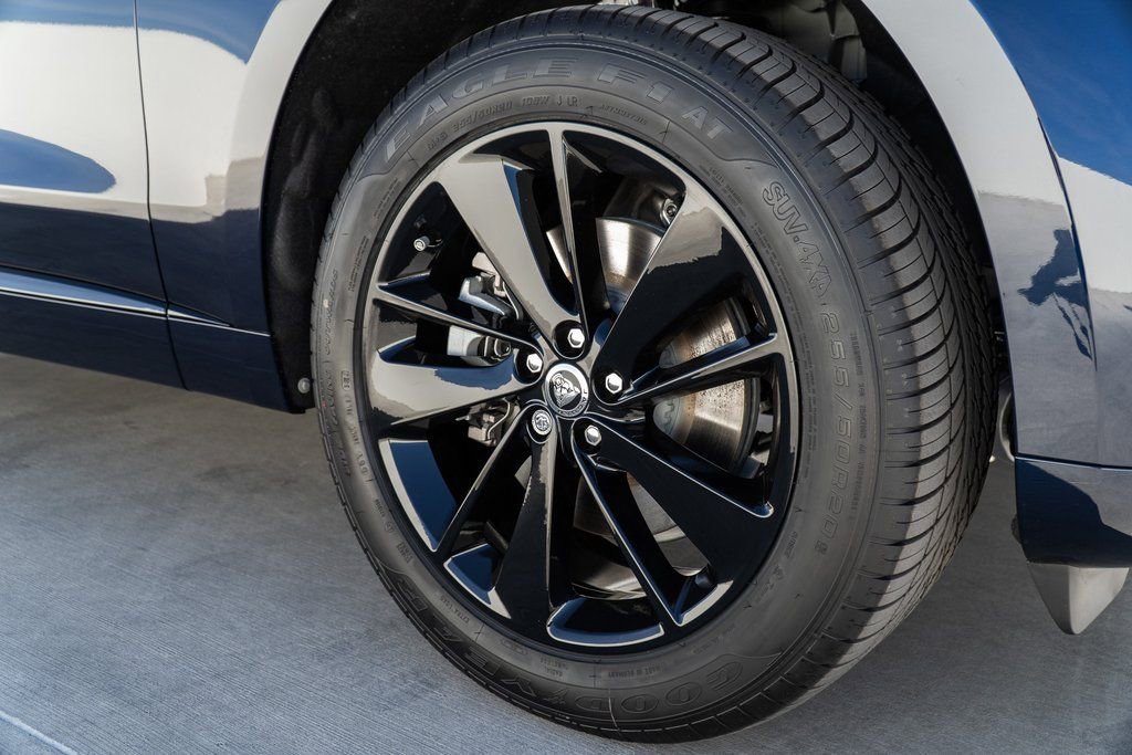 Used 2025 Jaguar F-PACE R-Dynamic S AWD/4WD image 10