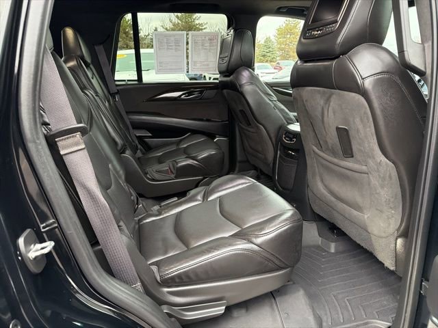 Used 2016 Cadillac Escalade Platinum image 28