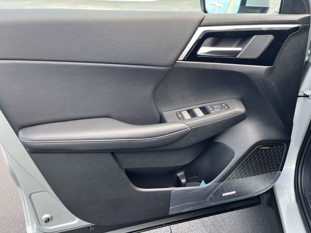 New 2025 Mitsubishi Outlander SE image 11