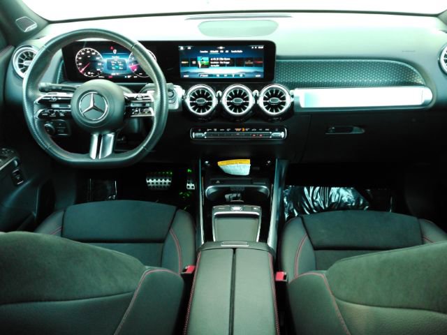 Used 2024 Mercedes-Benz GLB 250 image 3