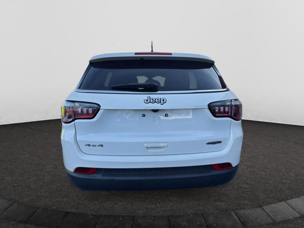 Used 2019 Jeep Compass Latitude image 3